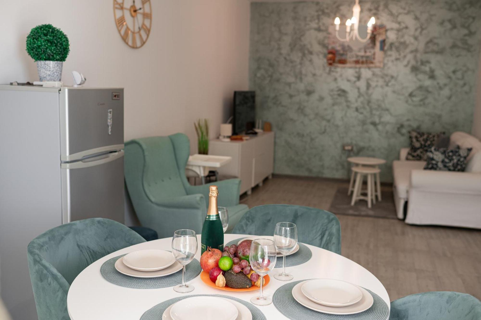 Apartment Sara Blu And Pool Mamaia